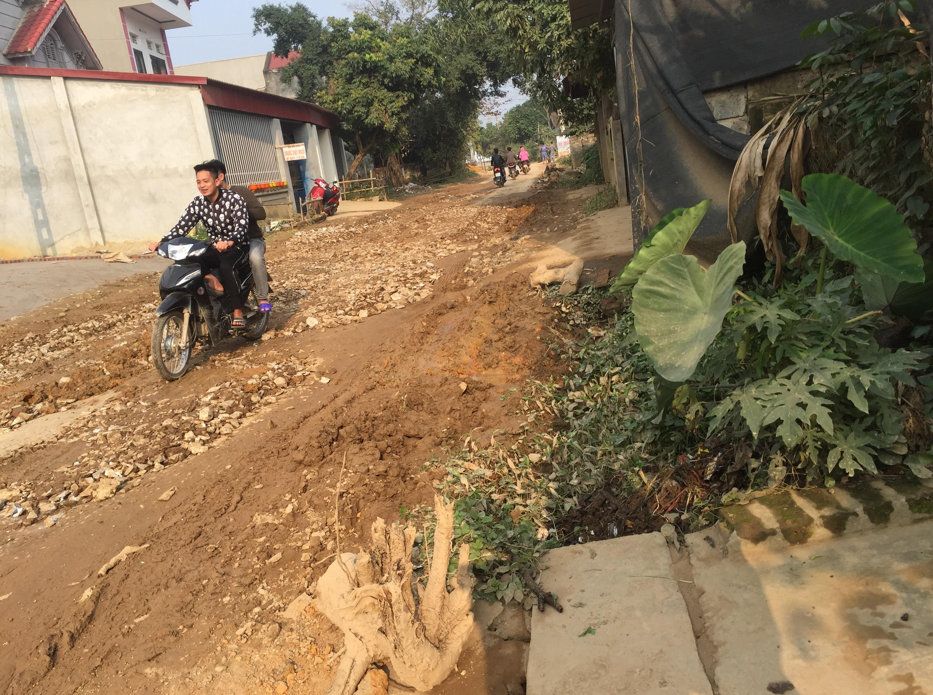 Vì một dự án, hỏng nhiều tuyến đường